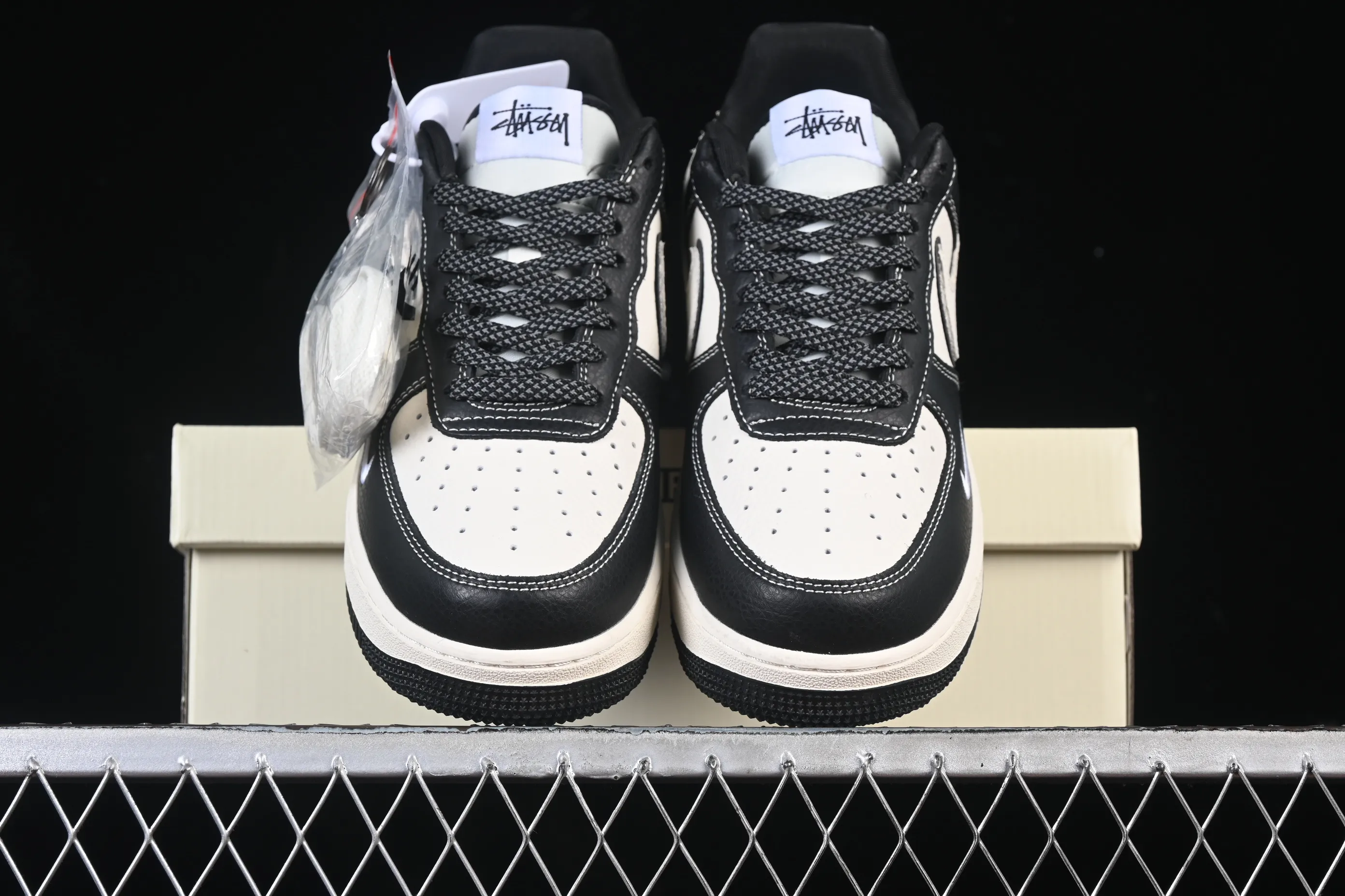 All categories Nk Air Force 1 Air Force series Nk Air Force 1 Low Air Force low-top Nike Air Force 1'07 Low Stusi co-branded classic black and white panda Air Force 1 low-top casual sneakers DD1982-318